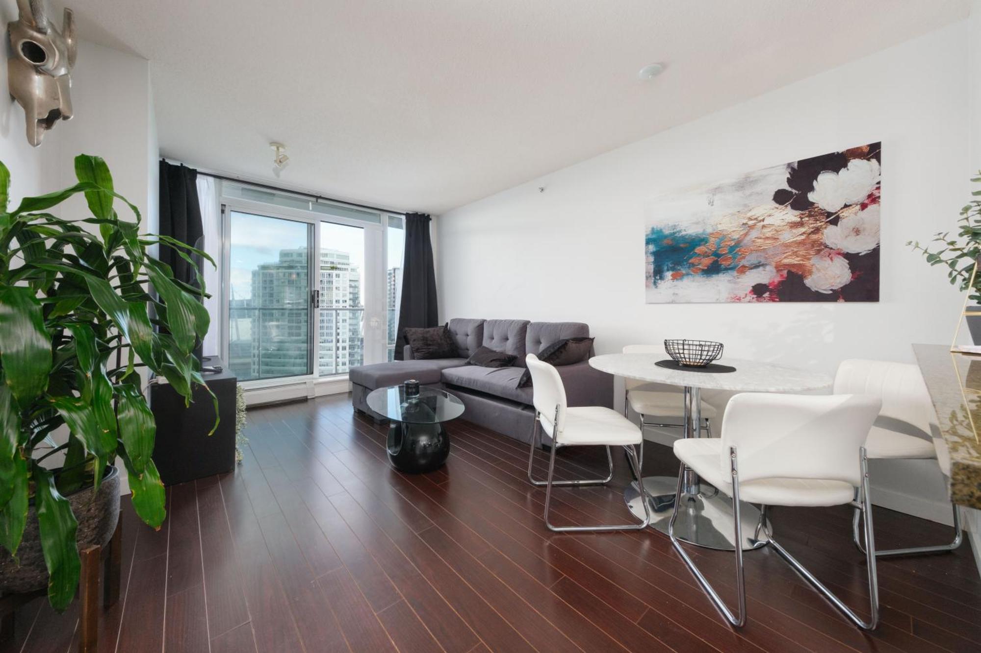 Central 1-Bedroom Apartment With Pool, Jacuzzi & Sauna Vancouver Exterior foto
